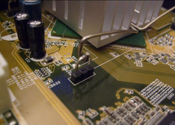 Crappy connections: tiny soldering supporting a lot of pressure from the metallic arms